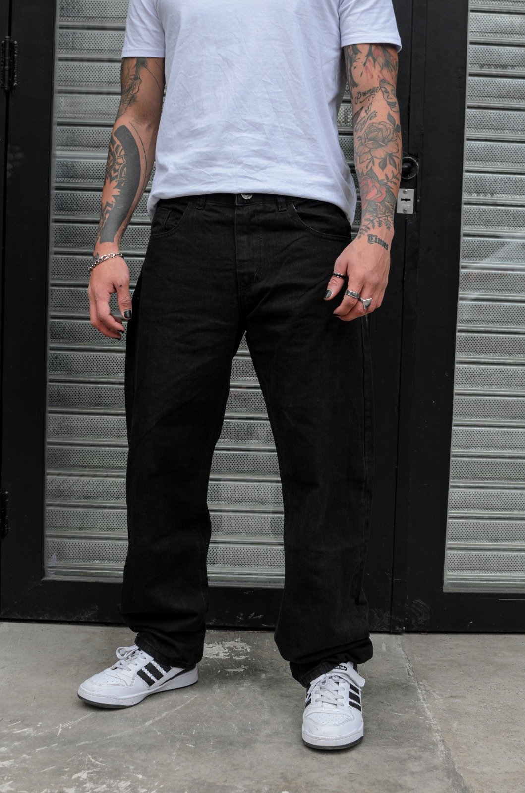 ae033d14-a009-4d50-8f0b-376ba419a893 Jean Clásico Ibai Negro Rígido - Imagen 1