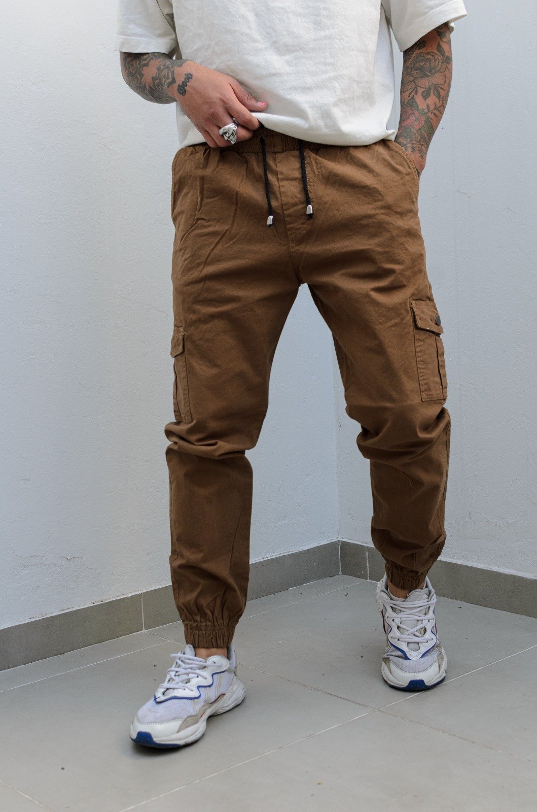 b6e755e1-6378-473e-9acd-b47c7dfb1a9f Pantalón Jogger Cargo Almendra Gabardina Elastizado - Imagen 1